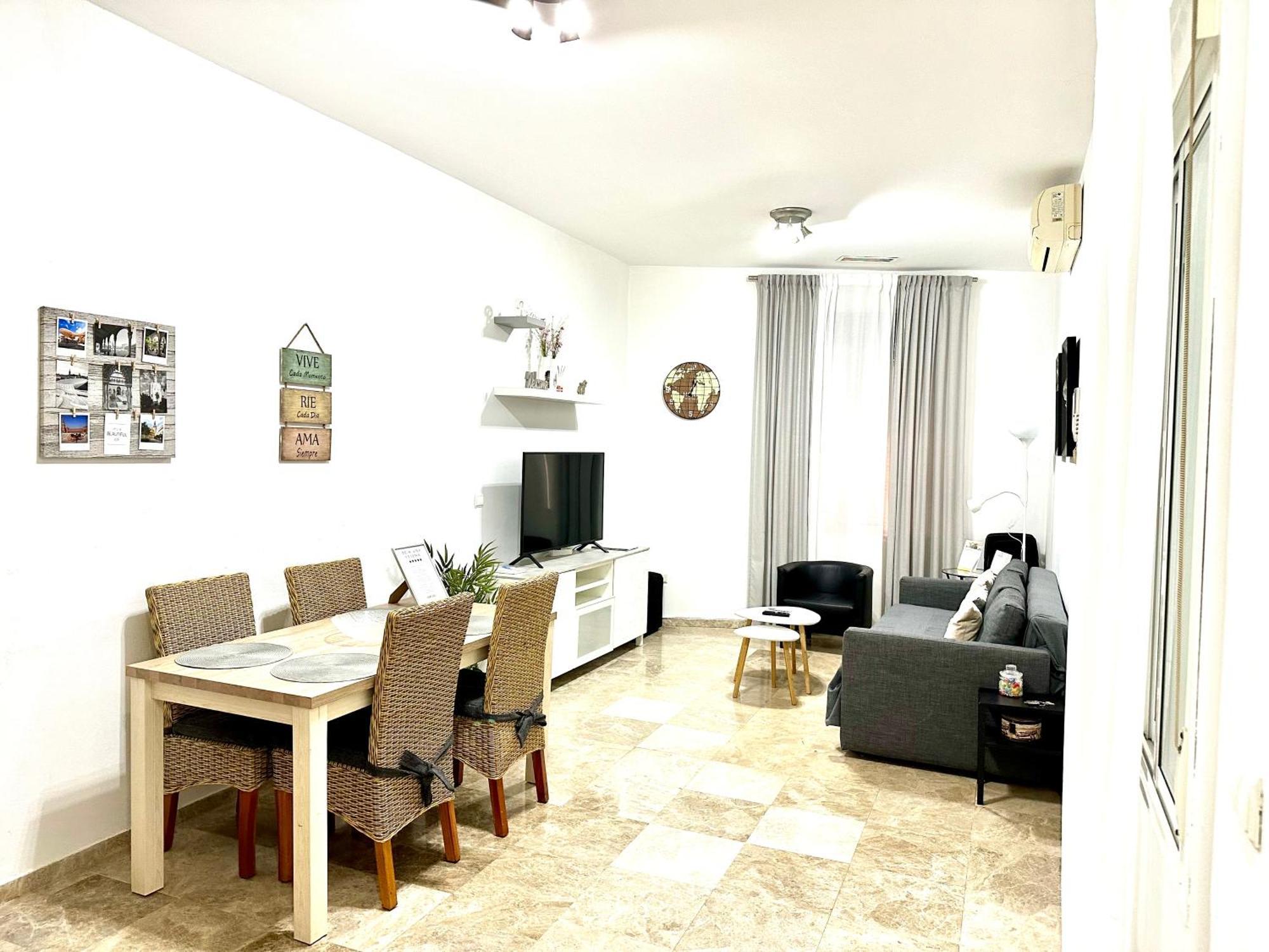 Apartamento Acogedor Y Moderno En Pleno Centro De Sevilla Con Parking Gratis Kültér fotó